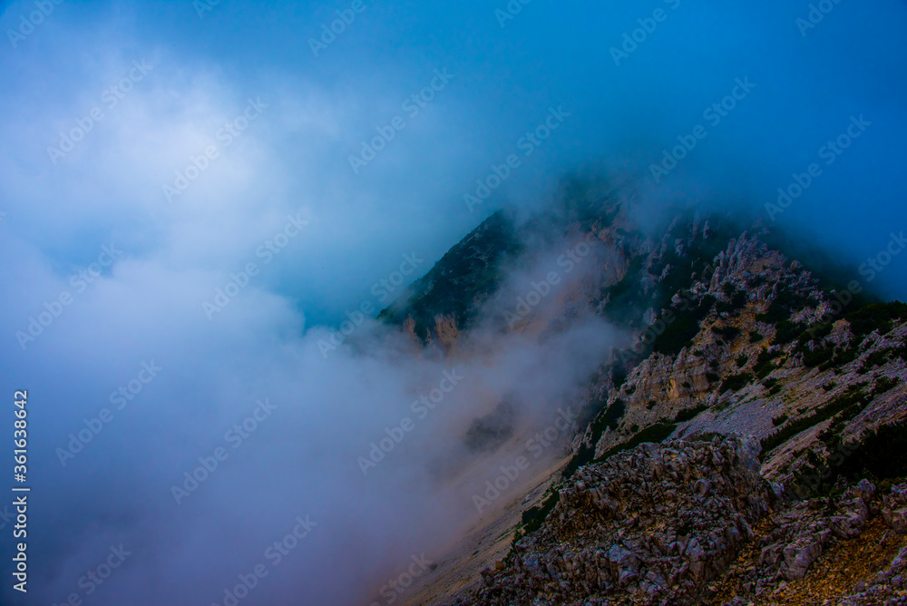 Fototapeta premium clouds and mountains seven