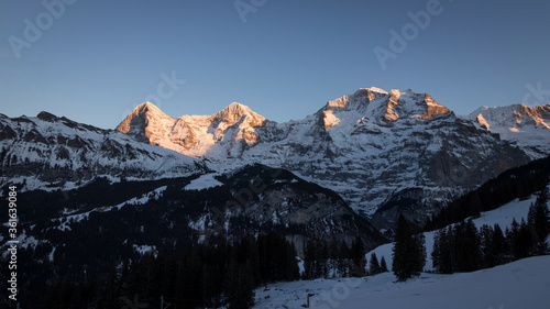 Eiger, Mönch und Jungfrau im Abendrot, Schweiz