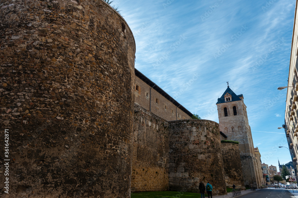 MURALLA DE LEÓN CUBOS