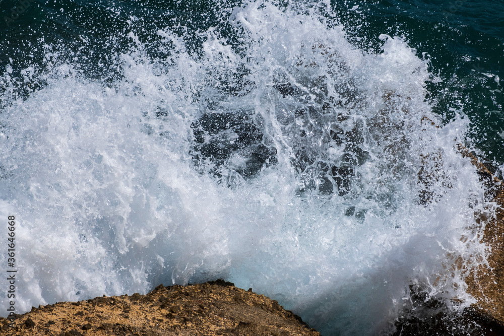 Obraz premium Splashing waves. Sea waves on the beach. Selective focus