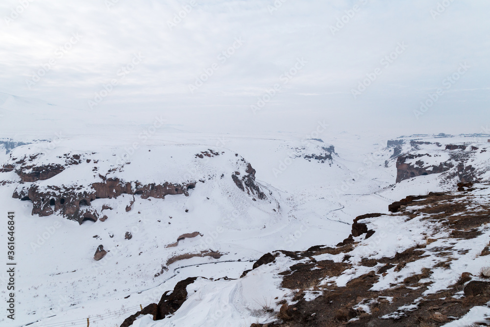 Obraz premium snow covered rocks