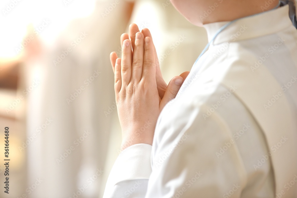Obraz na płótnie Her first holy communion. Close up of hands of a child together in prayer during a ceremony. w salonie