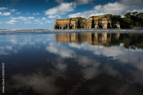 Fotografiet Three sisters beach with cliffs reflection, New Zealand