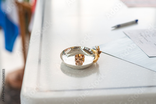 wedding rings in the registry office