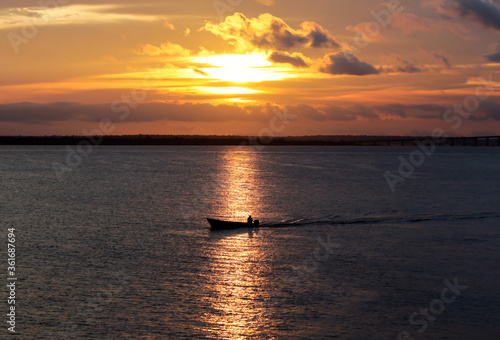 pôr-do-sol Rio Negro Manaus Amazonas.