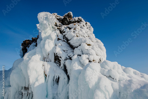 Wallpaper Mural snow covered rocks Torontodigital.ca