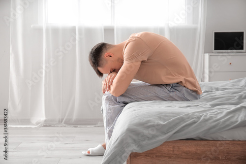 Young man suffering from sl...