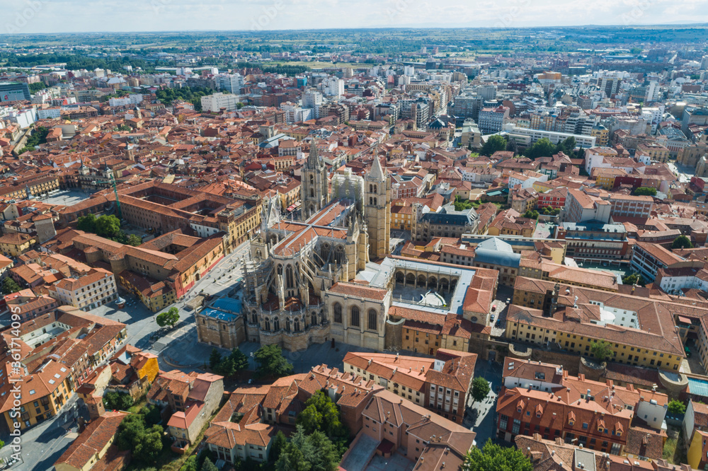 Catedral de León desde punto de vista aéreo.