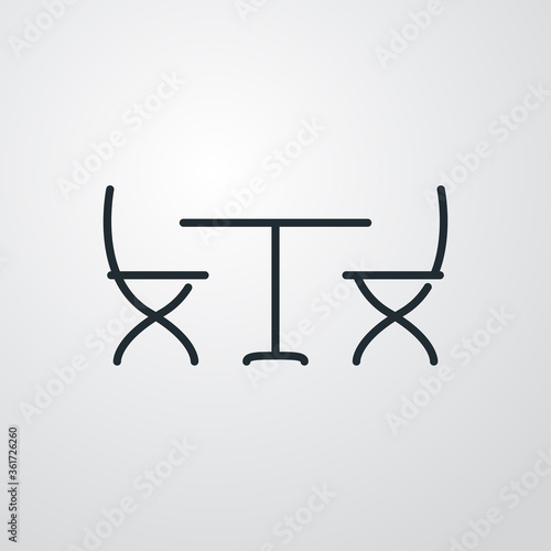 Concepto comedor. Icono plano lineal mesa y 2 sillas plegables en fondo gris