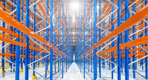 Obraz na płótnie high warehouse - logistics center, wide perspective w salonie