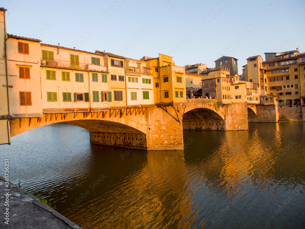 Italia, Toscana, Firenze. Il Ponte Vecchio al Tramonto.