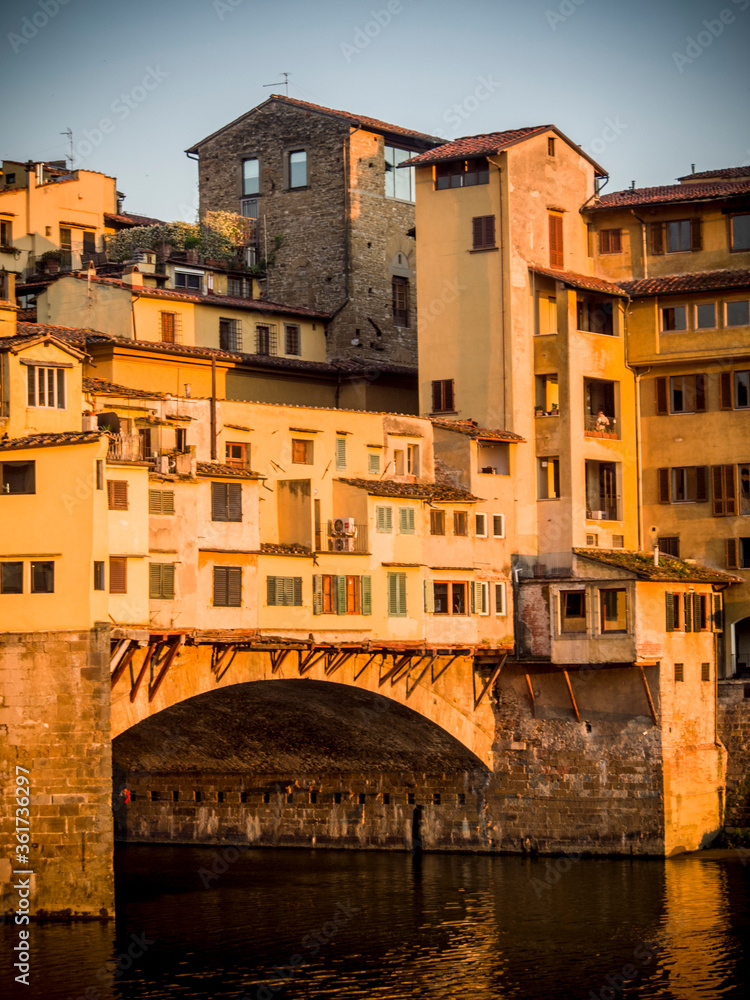 Italia, Toscana, Firenze. Il Ponte Vecchio al Tramonto.