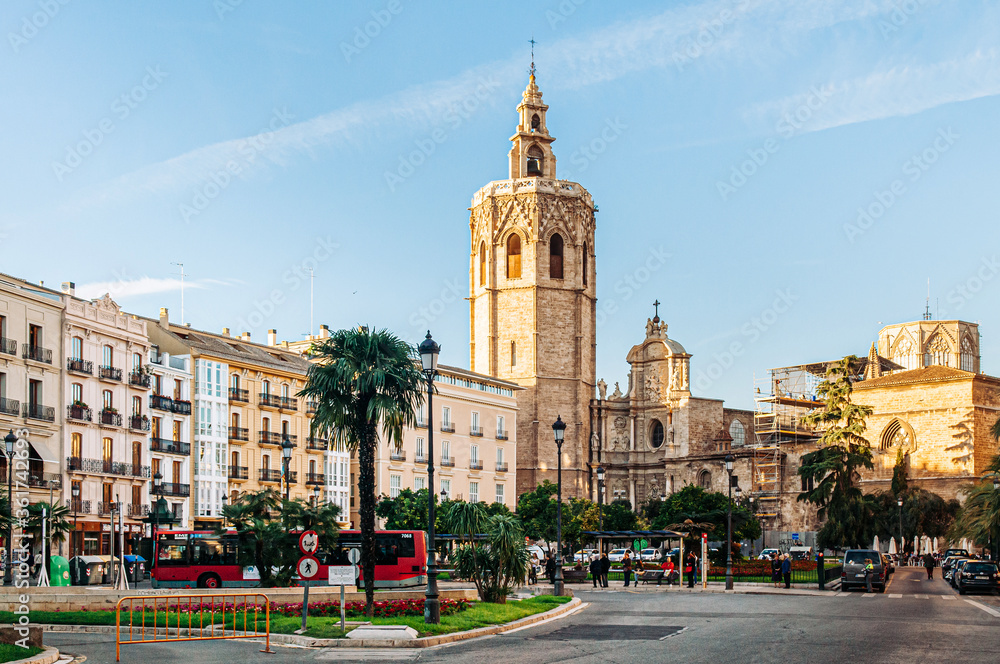 Fototapeta premium Valencia Cathedral church and bell tower seen from Plaza de la Reina