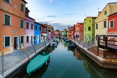 Burano - Italien - Venedig - malerisch - bunt  © Dozey