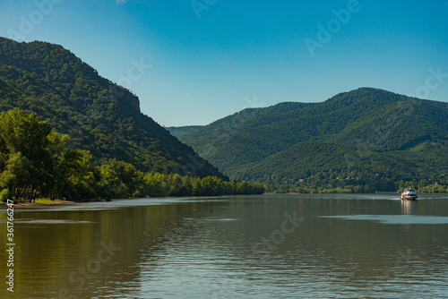 cruise shipping in Dunakanyar, Zebegény