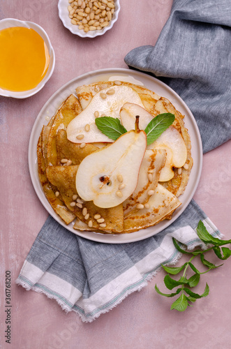 Crepes with pears, nuts and honey