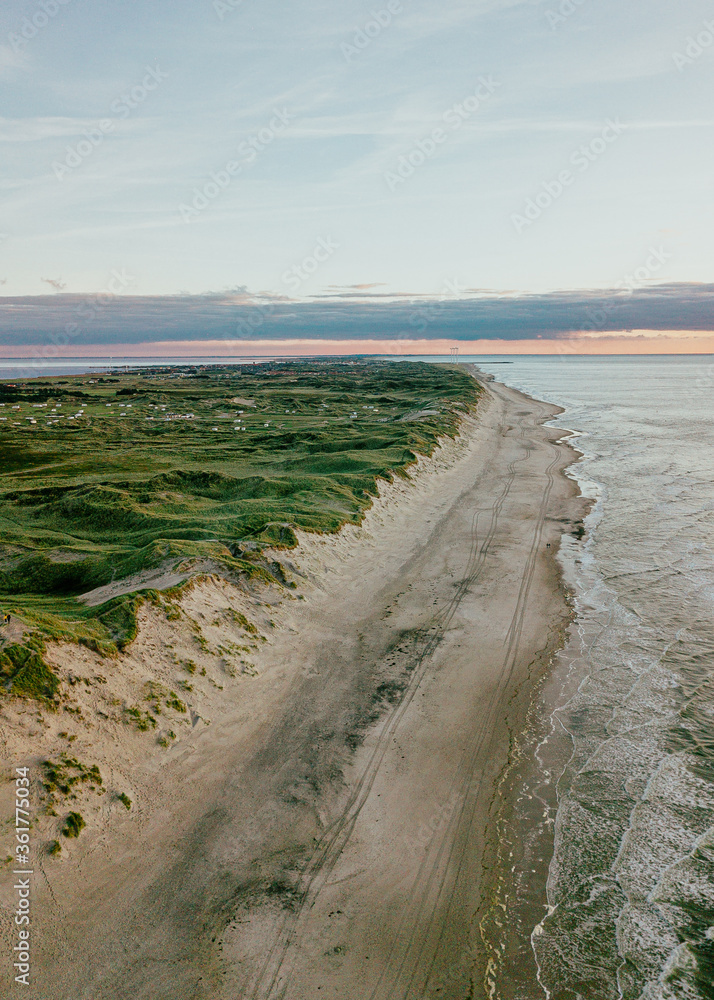 Nordsee und Ringkøbing in Dänemark - Luftbild mit Drohne
Nordsee und Ringkøbing in Dänemark - Luftbild mit Drohne