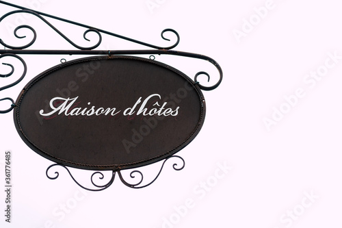 Photos Plaque en fer forgé indiquant une maison d'hôtes - Plaque métallique avec texte