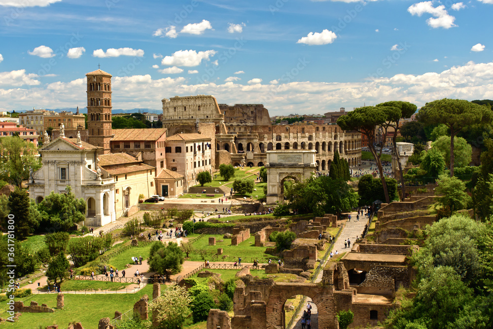 Forum Romanum mit Blick auf das Kolosseum