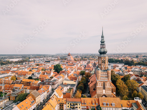 Luftbild vom Dom St. Nikolai in der Hansestadt Greifswald  © Till Heidrich