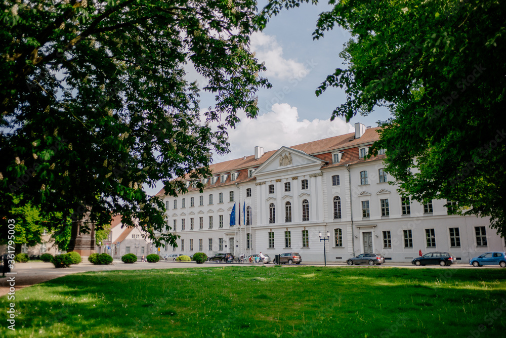 Hauptgebäude der Universität Greifswald mit Rubenowplatz