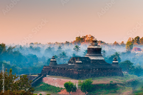 Canvas Print Mrauk U (small Bagan) the ancient Rakhaing capital