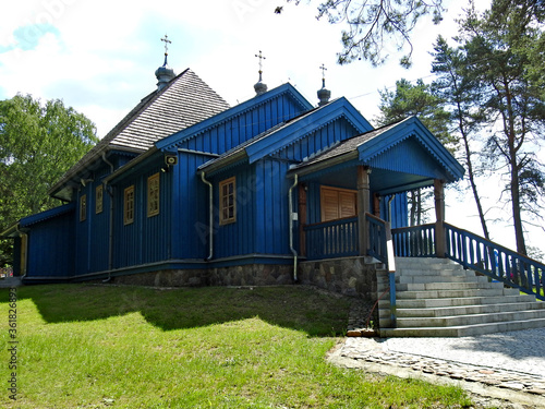 wyswiecona w roku 1890 drewniana cmentarna cerkiew prawoslawna pod wezwaniem swietego dymitra w miejscowosci saki na podlasiu w polsce
