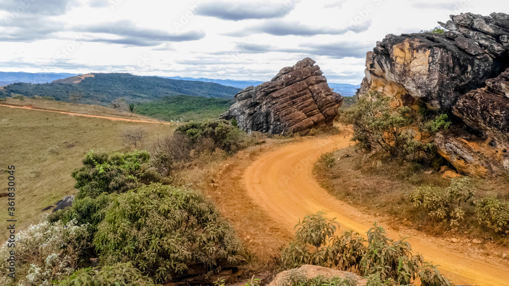 Large rocks, forming a passage by the dirt road, site of the hermit Dominguinhos da pedra, municipality of Itambe do Mato Dentro, Minas Gerais, Brazil