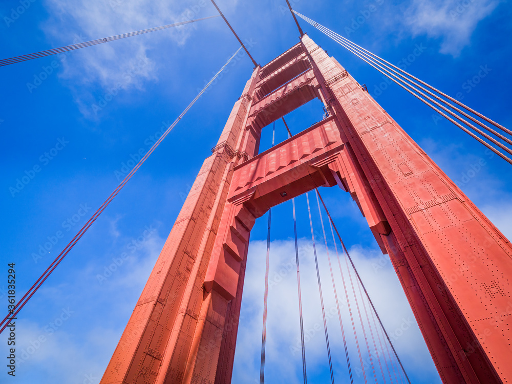 Obraz premium San Francisco - USA, Golden Gate Bridge in San Francisco bay, California. An icon of San Francisco, one of significant tourist attractions in the city