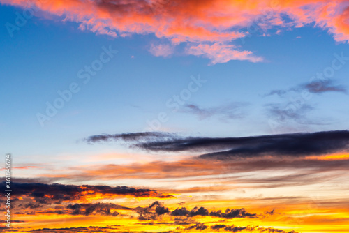 Sch  ner Wolkenhimmel am Abend  Naturschauspiel