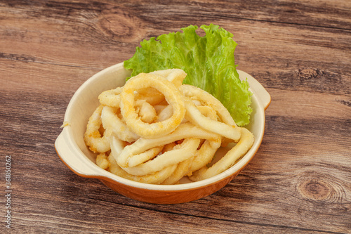 Roasted squid rings with salad