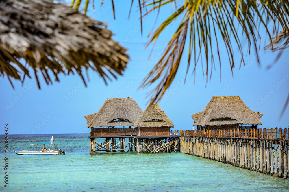 Fototapeta premium Beautiful sea and wooden bridge to restaurant
