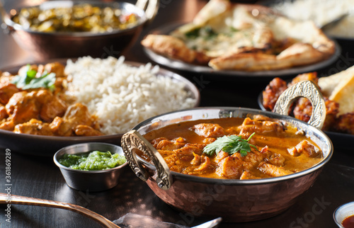 Valokuvatapetti indian chicken tikka masala curry in balti dish