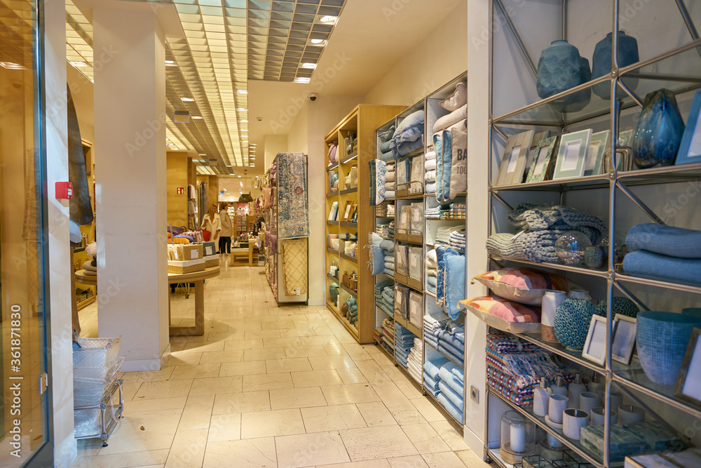 DUSSELDORF, GERMANY - CIRCA SEPTEMBER, 2018: interior shot of Zara Home  store in Dusseldorf. Photos | Adobe Stock