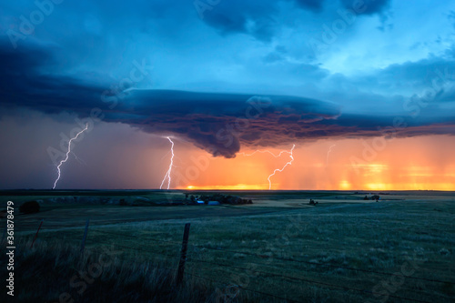 Fototapeta Naklejka Na Ścianę i Meble -  A lighting storm on the Great Plains as the sunsets