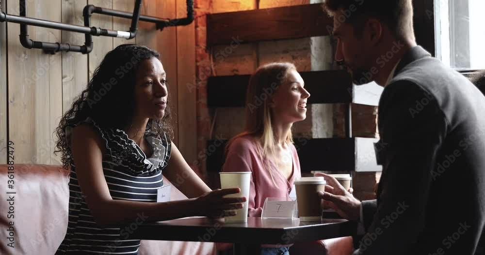 Vidéo Stock African woman and caucasian man friends talking relaxing in