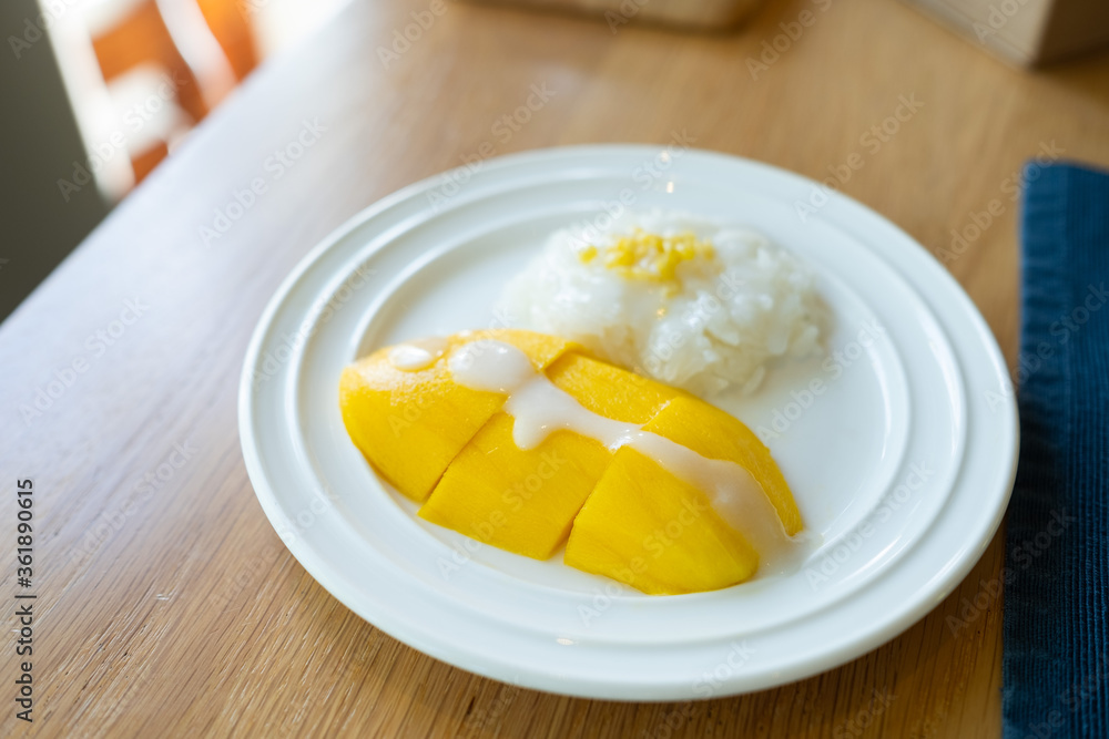 mango sticky rice on the table
mango sticky rice on the table