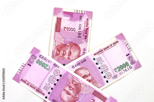 New Indian currency of 2000 rupee notes