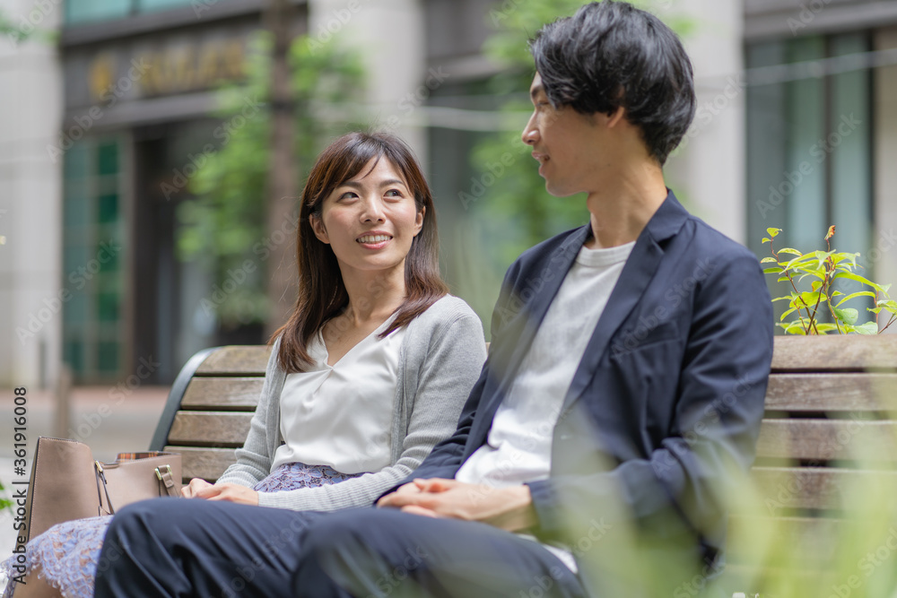 カップル 二人 アジア人 仲良し カップル 二人 アジア人 仲良し