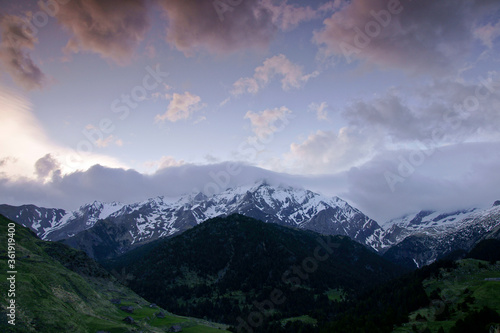 Granjas de Viados y macizo del Posets, 3375 metros.Valle de Gistain.Pirineo Aragones. Huesca. España. © Tolo