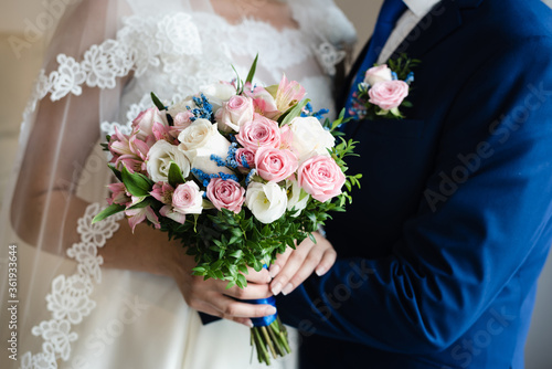 Fototapeta Naklejka Na Ścianę i Meble -  the bride's bouquet, bride and groom, bridal bouquet of roses, wedding day