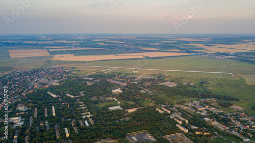 Obraz na płótnie Aerial view of suburban houses in big city w salonie