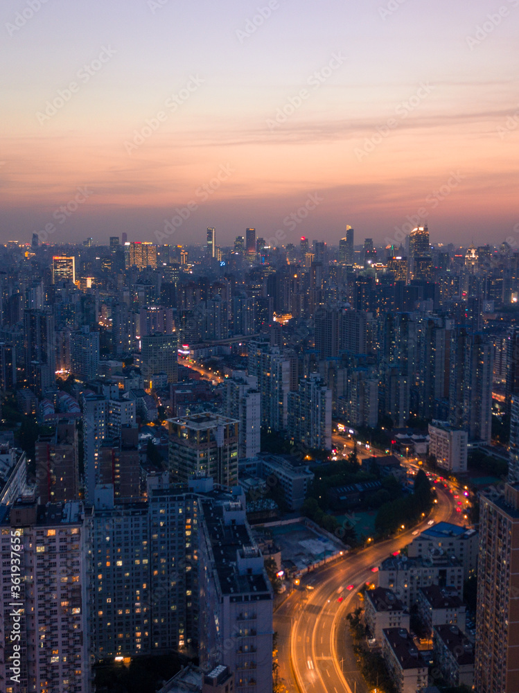 Obraz premium Aerial shot of the traffic through skyscrapers in Shanghai, China, shot at sunset.