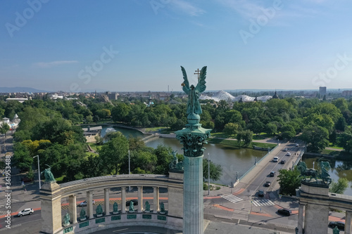 Canvas Print Heroes' Square or the Millennium Monument is the most important attraction of the city