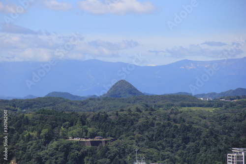 仙台駅付近から見た、綺麗な三角形の太白山(宮城県) © misumaru51shingo