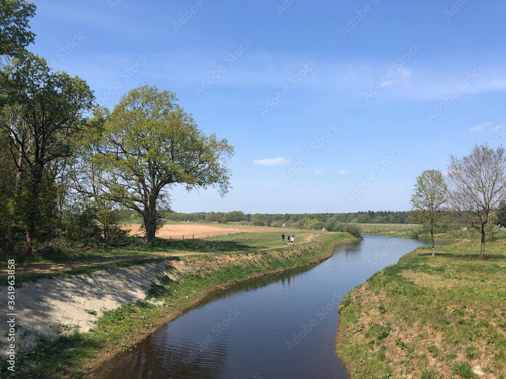 Path around the river Vecht and Junne