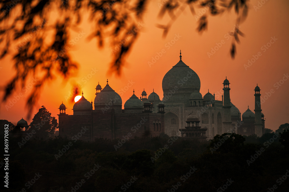 A beautiful view of the Taj Mahal at sunset