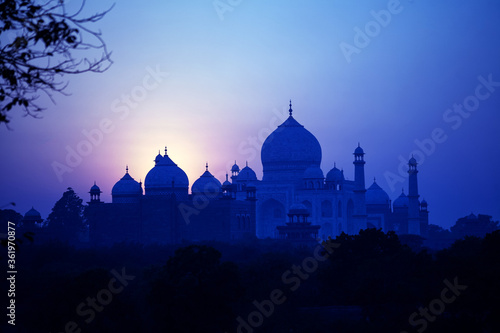 Photography A beautiful view of the Taj Mahal at sunsets