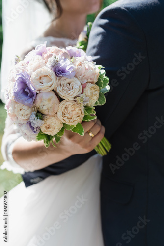 Fototapeta Naklejka Na Ścianę i Meble -  the bride's bouquet, bridal bouquet of roses, bride and groom