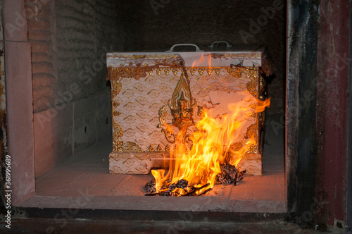 Thai religious rituals for cremation The coffin was burned in the fire.